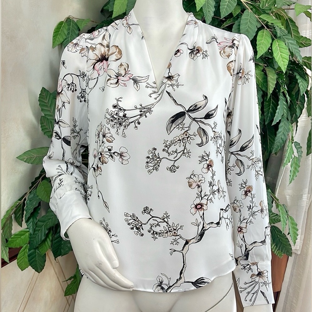 WHBM FLORAL PRINT BLOUSE - Picture 3 of 11